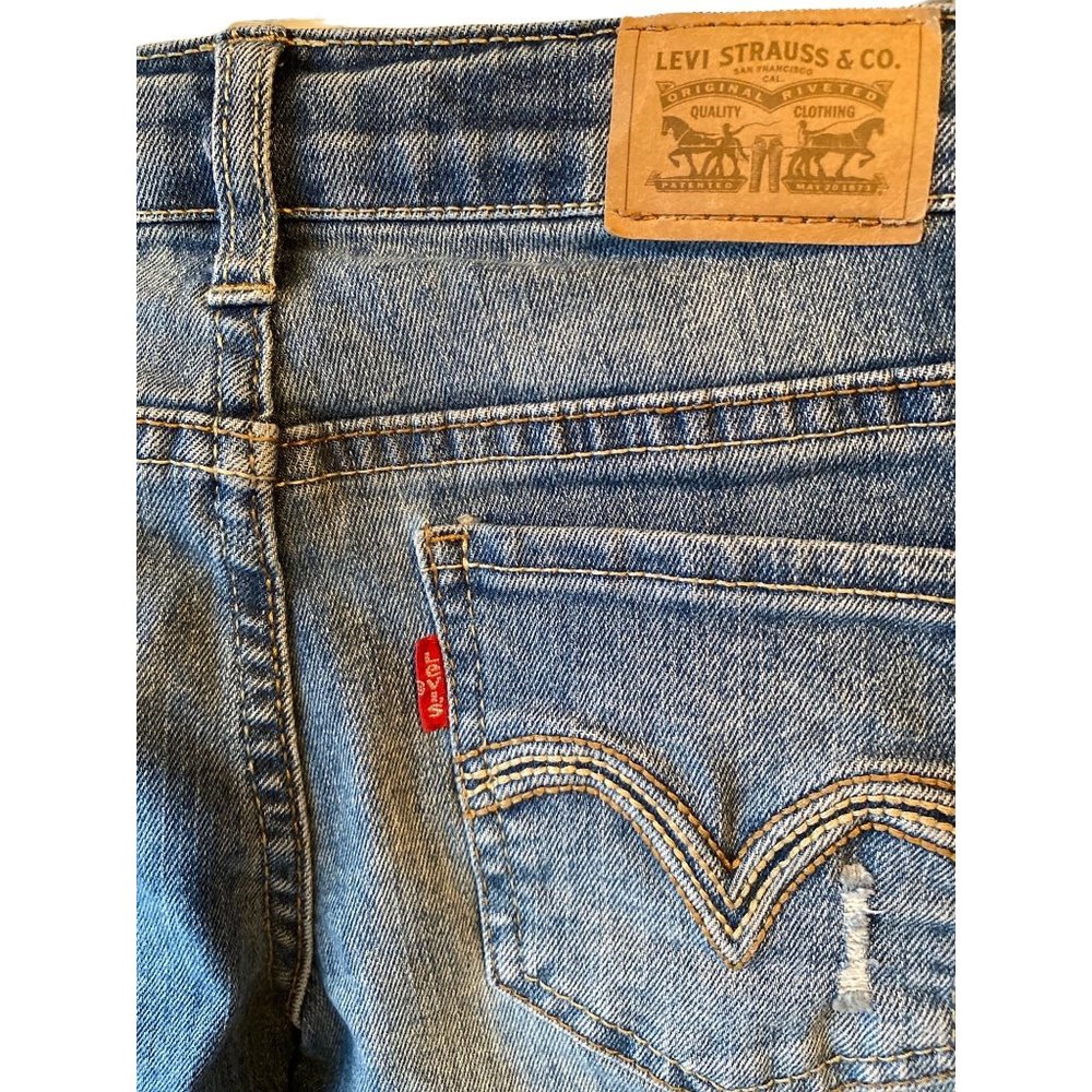 Levi’s - Picture 5 of 9